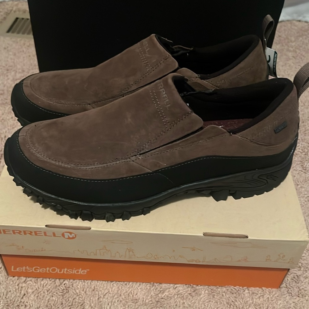 New with Box Men’s Merrell loafers size 15
